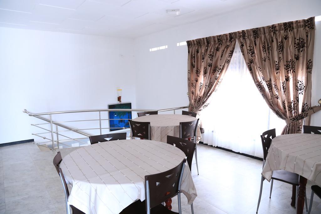 Yaarl Holiday Inn Jaffna Dış mekan fotoğraf